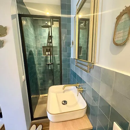 Notre Petite Maison A La Вилла