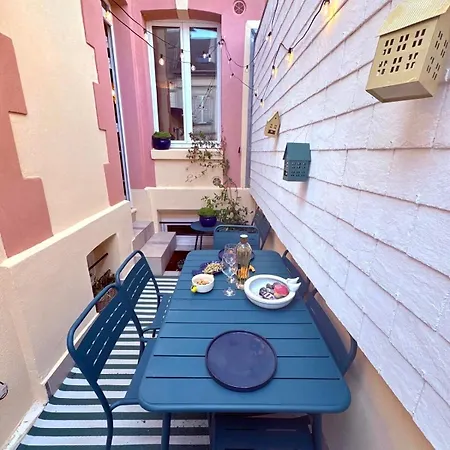 Notre Petite Maison A La Вилла